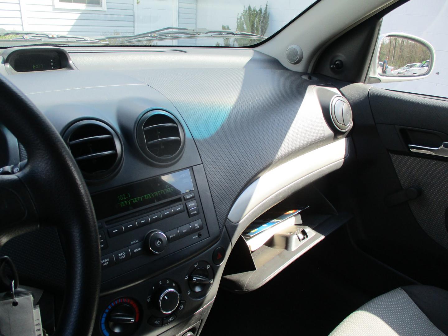 2009 SILVER Chevrolet Aveo5 (KL1TD66E29B) with an 1.6L L4 DOHC 16V engine, AUTOMATIC transmission, located at 540a Delsea Drive, Sewell, NJ, 08080, (856) 589-6888, 39.752560, -75.111206 - Photo#16